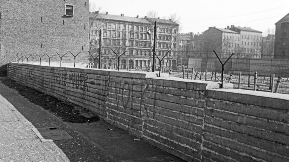 1963 wurde die Berliner Mauer erstellt. Sie sollte die Menschen von einer Flucht aus der DDR abhalten.