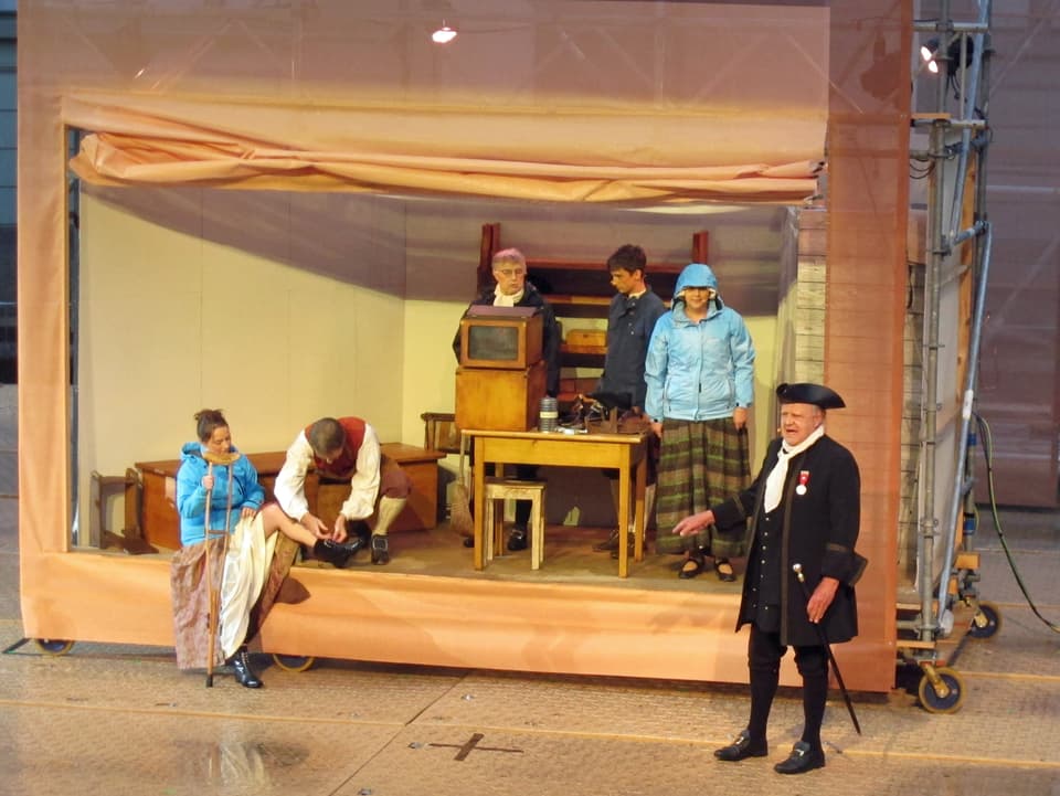 Ein Szene im Geschäft eines Winterthurer Schuhmachermeister, die als Ausgangspunkt für das Stück «Guete Bonjour!» dient. 