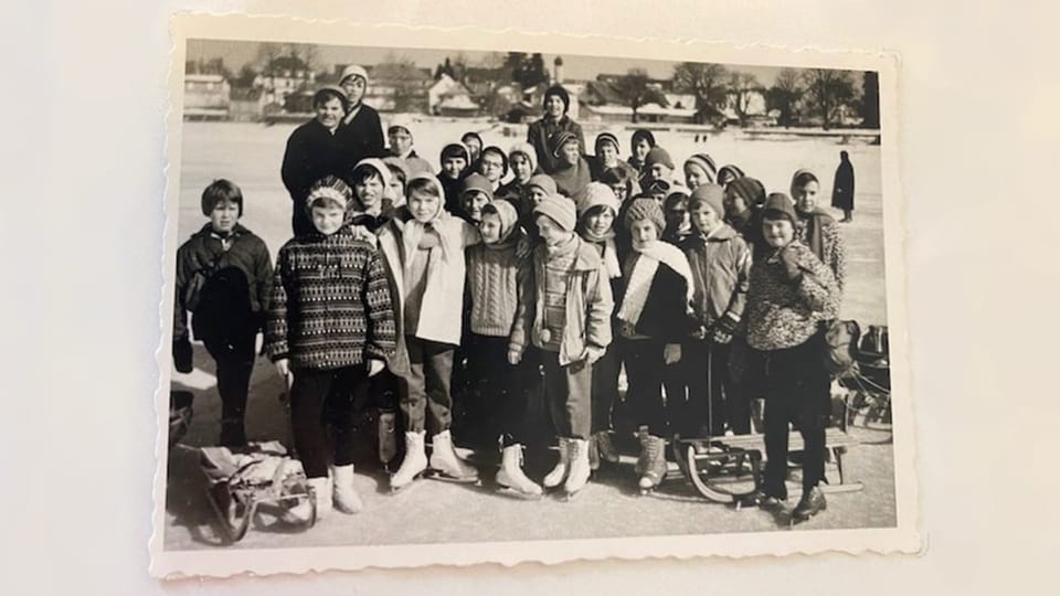 Ein altes Klassenfoto auf dem zugefrorenen Bodensee 1963.