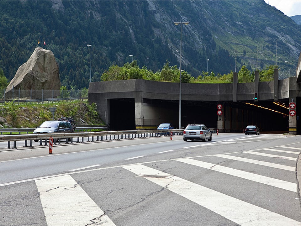 Einfahrt in den Gotthard-Tunnel (Nordportal).