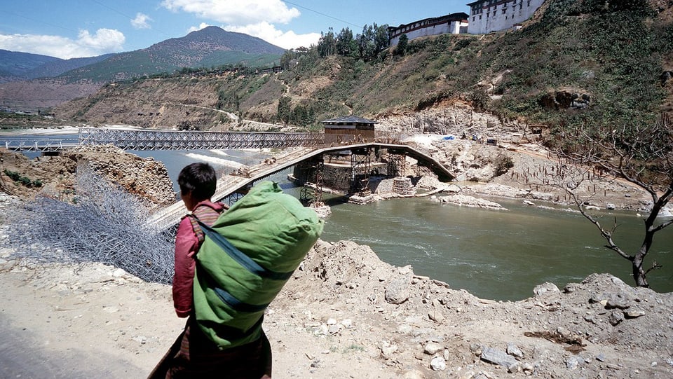 Hängebrücke in Bhutan, die mit Geldern der Helvetas finanziert wurde. (Archivbild)