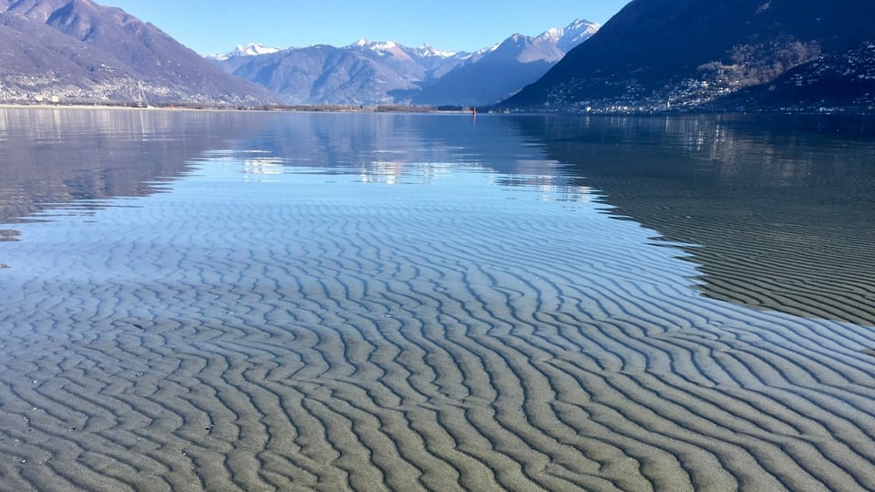 Niedrigwasser am Lago Maggiore Nur wenig Wasser am Lago Maggiore.