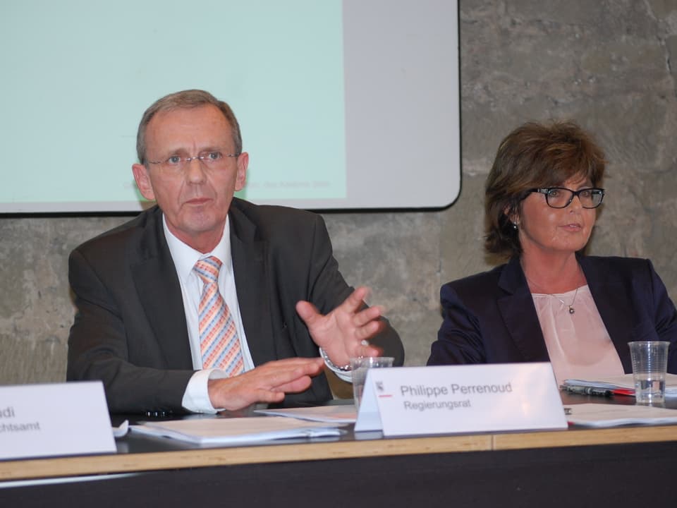  Philippe Perrenoud mit Sozialamts-Chefin Regula Unteregger.