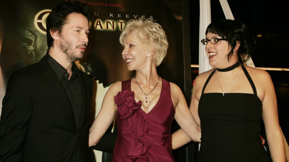 Keanu Reeves mit Mutter Patricia und Schwester Karina bei der Filmpremiere von «Constantine» im Jahr 2005.