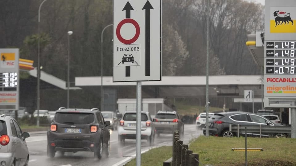 Carpooling-Schild im Tessin.