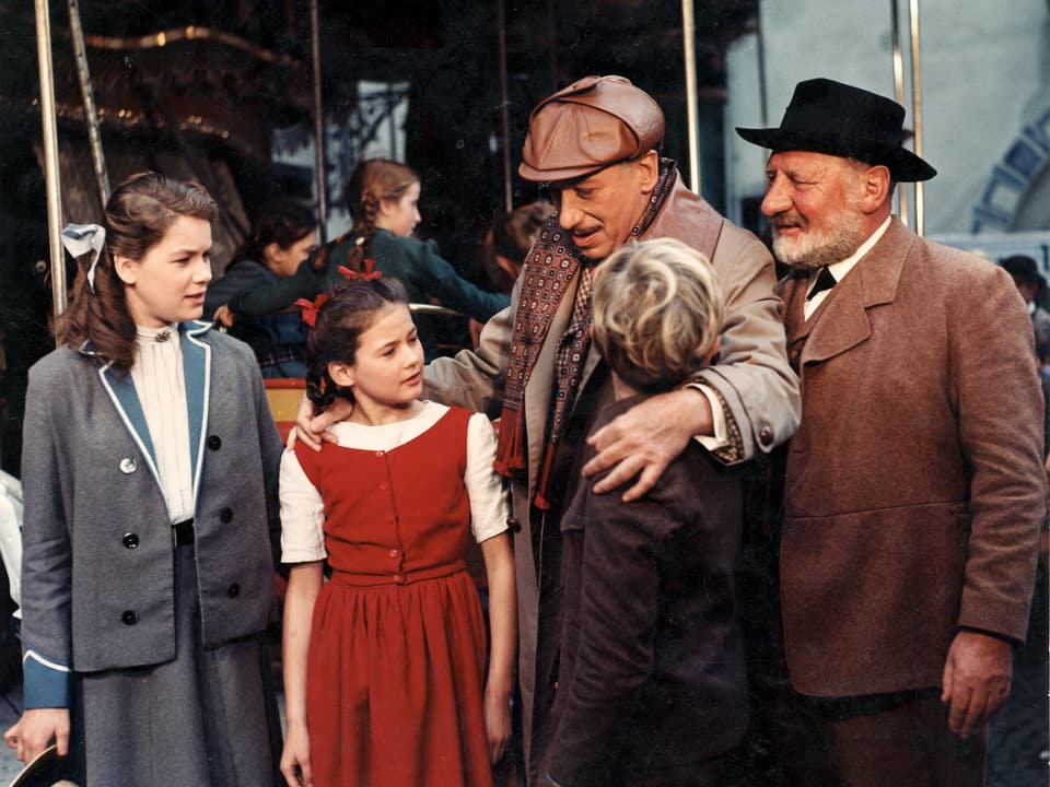 Heidi mit Klara, Peter und zwei älteren Männern auf der Chilbi.