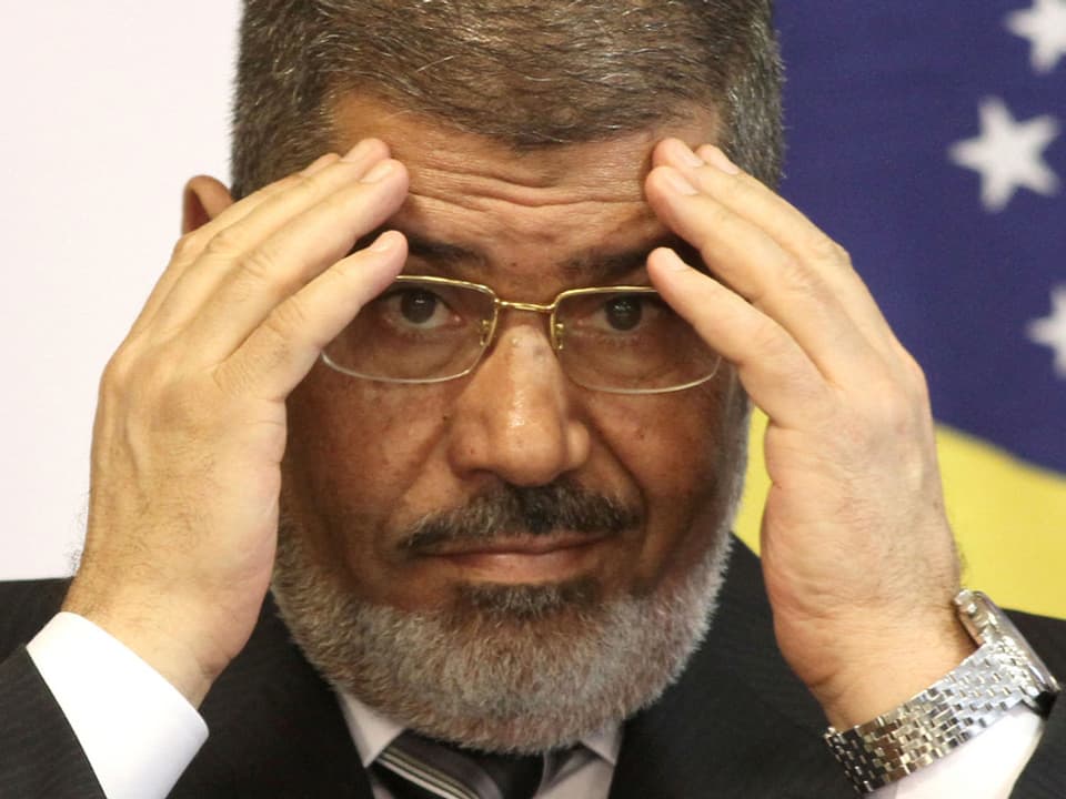 Mursi mit nachdenklichem Geischtsausdruck