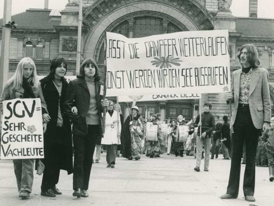 Oktober 1970: Auch viele Junge demonstrierten auf dem Bahnhofplatz in Luzern gegen die Pläne der SGV.