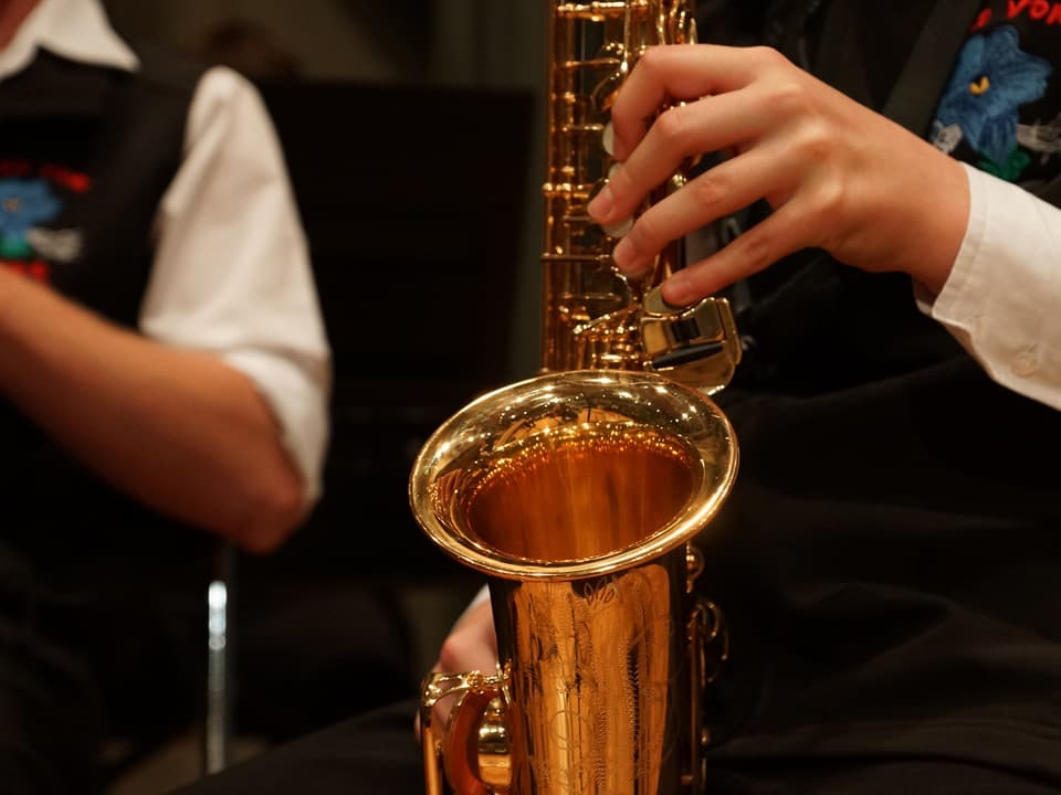 Grossaufnahme eines Saxophons.