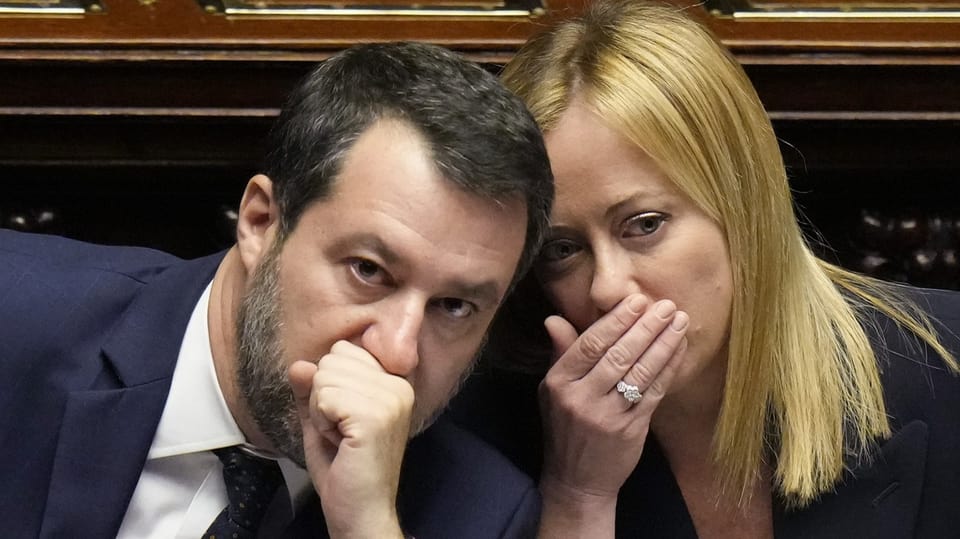Bild: Salvini und Meloni im Unterhaus des italienischen Parlaments.