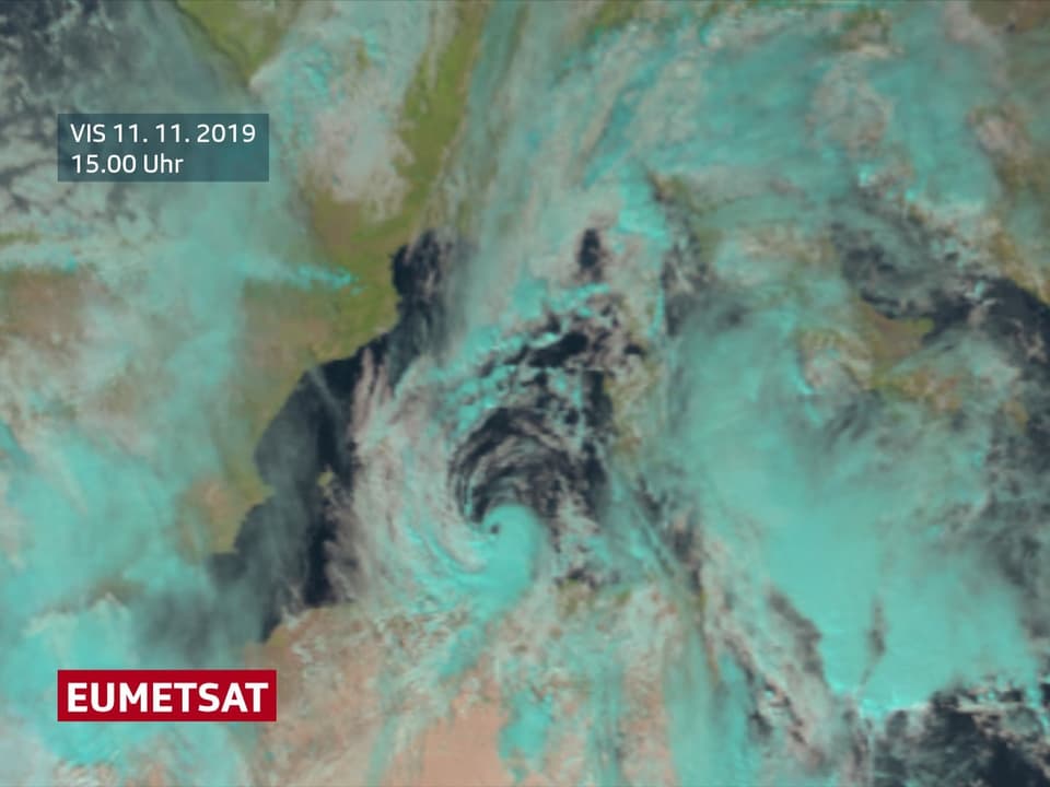 Satellittenbild einer Wolkenspirale über dem Mittelmeer.