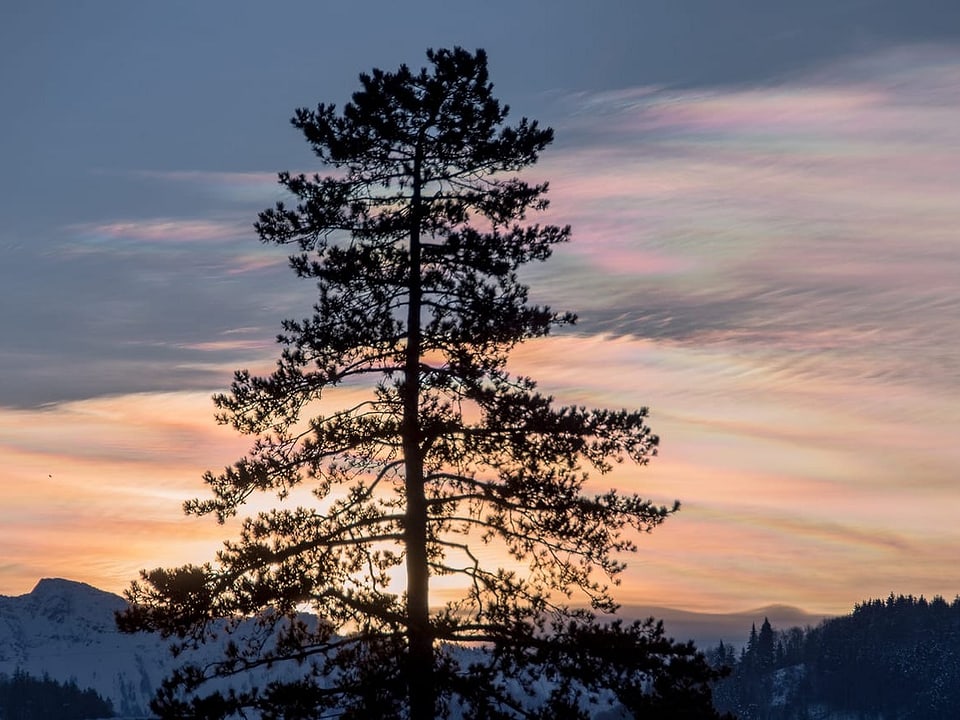 Kiesen/BE Wolken in Regenbogenfarben