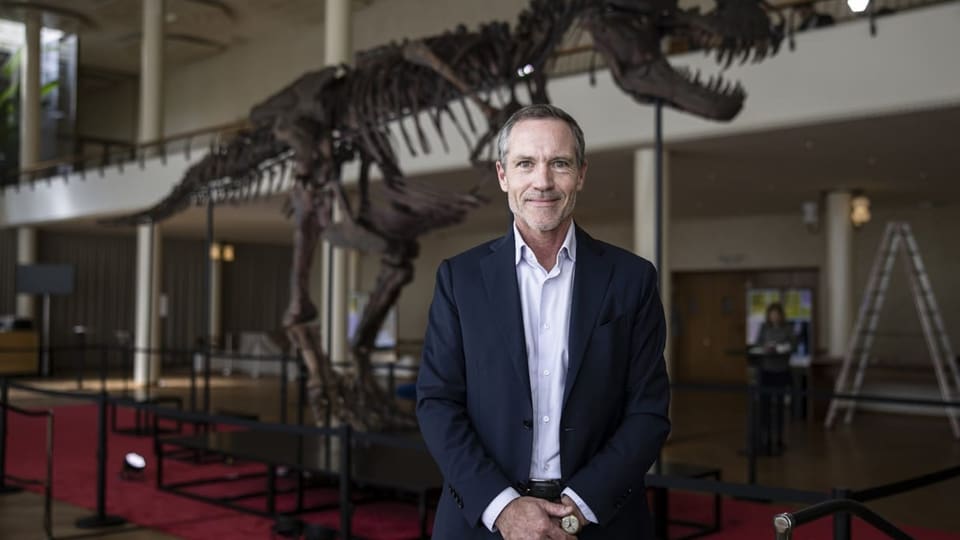 Cyrill Koller vor dem T-Rex.
