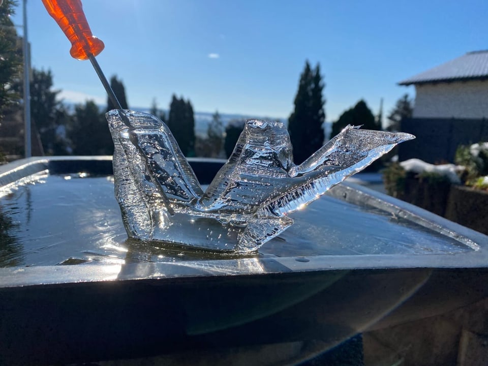Ice-Spike auf einem Brunnen