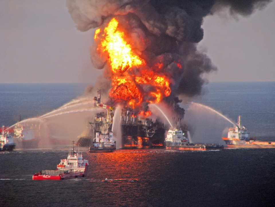 Am 20.04.2010 kam es im Golf von Mexiko zu einer gewaltigen Explosion auf einer Ölbohrplatfform.