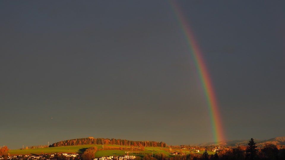 Ein Regenbogen über Kappel am Albis.