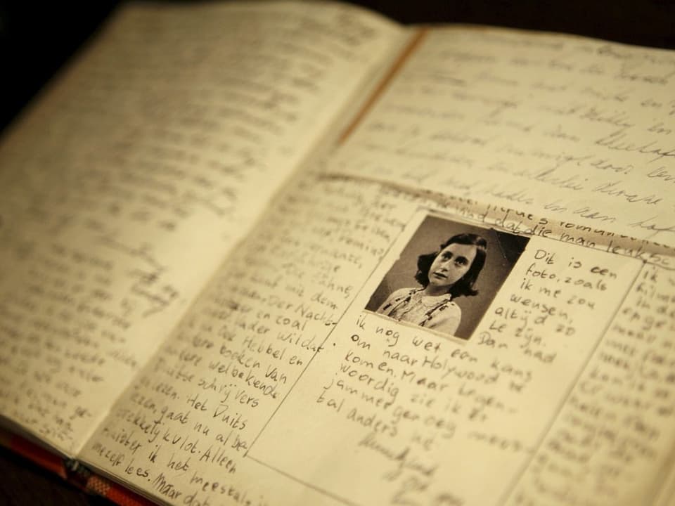 Replika von Anne Franks Tagebuch.