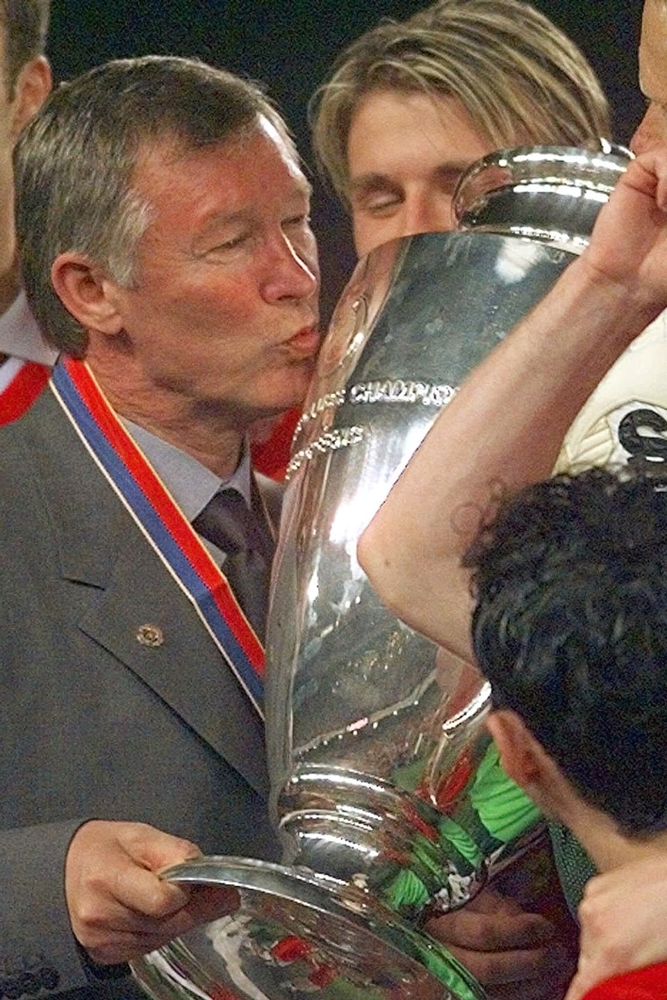 Ferguson mit Champions-League-Trophäe.