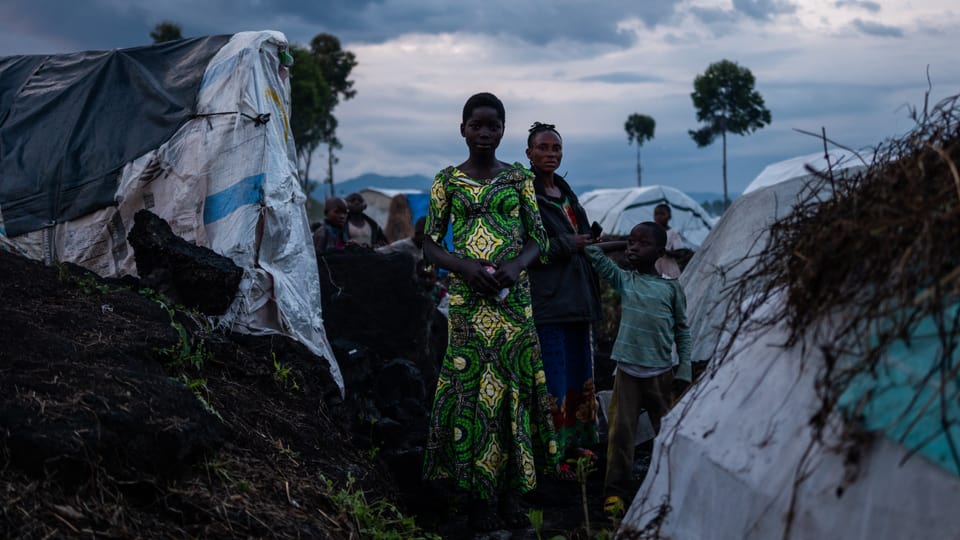 Vertriebene Menschen in einem Flüchtlingscamp bei Goma (April 2023).