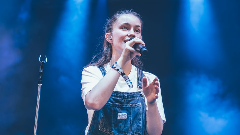 Wer sie noch nicht kennt, darf sie kennenlernen: Die norwegische Sängerin Sigrid