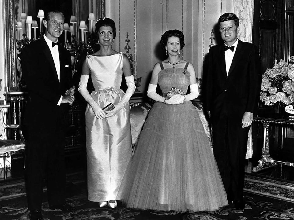 Queen Elizabeth mit John F. Kennedy