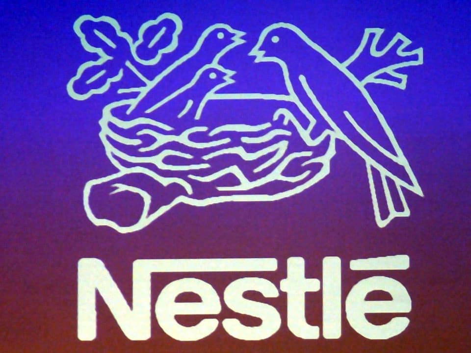 Nestle-Logo in Farbe und leicht abgeändert mit nur noch ztwei Jungvögeln statt drei