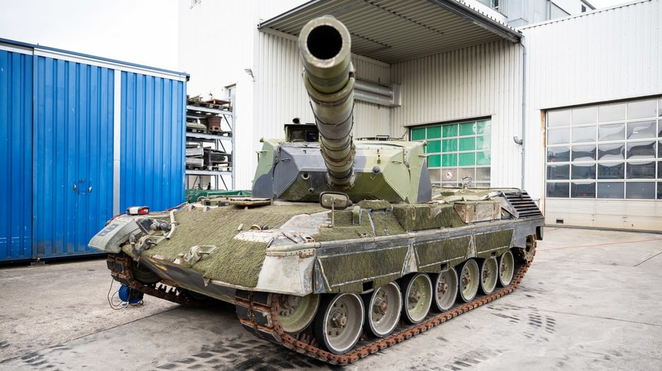 Leopard-Panzer werden für die Ukraine aufbereitet: