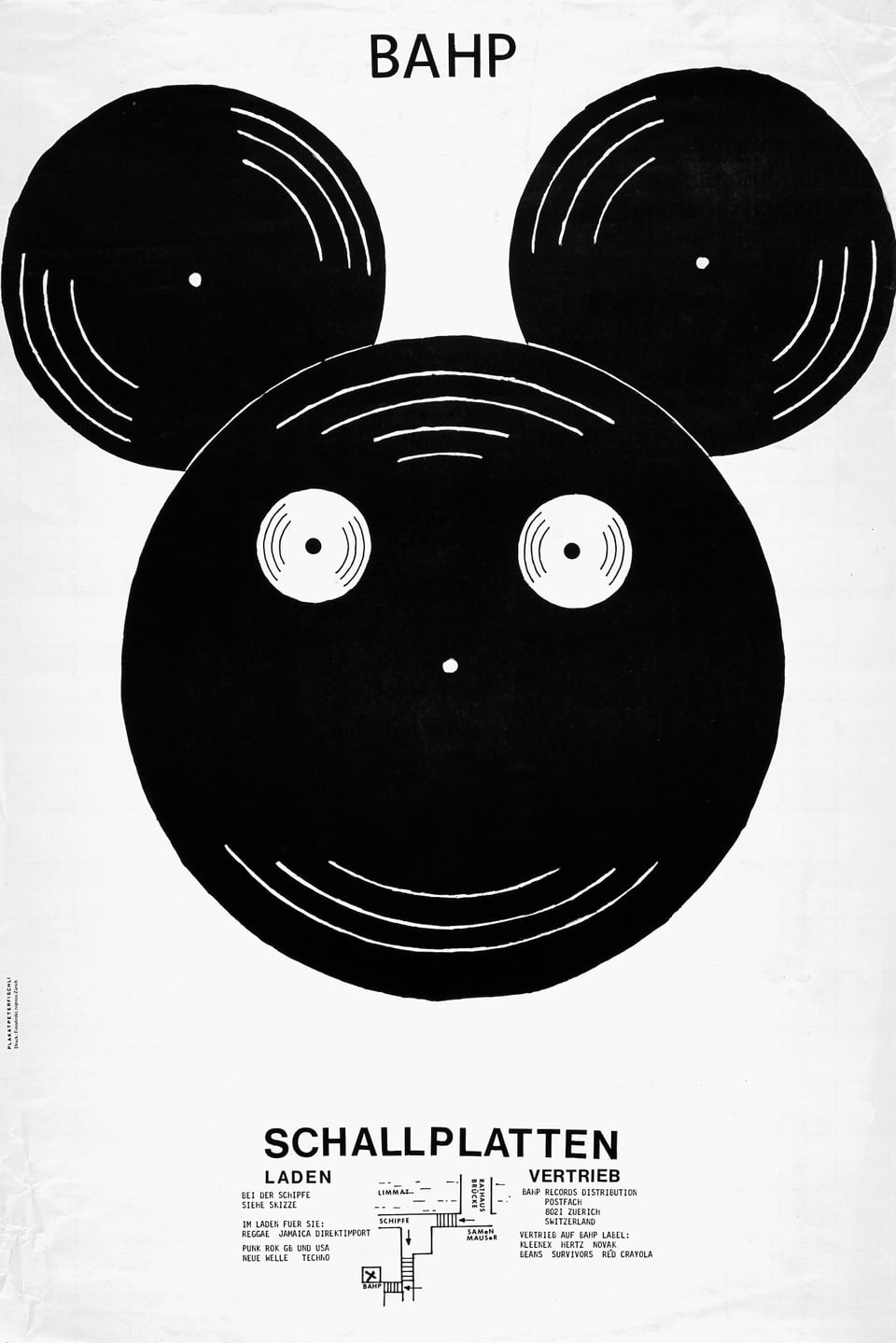 Einfach Schwarzweis-Grafik: Vier schwarze Schalplatten bilden einen Mickey-Maus-Kopf.