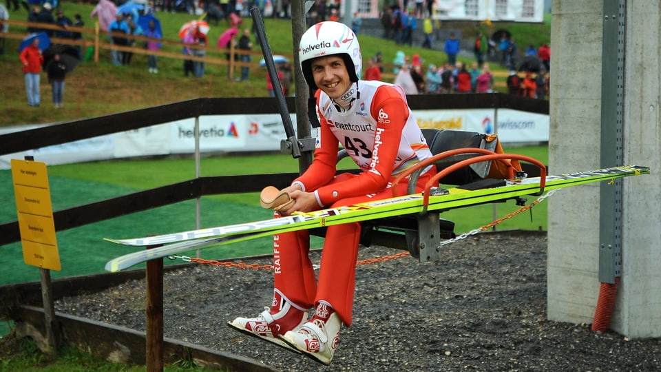 Simon Ammann lacht auf dem Skilift