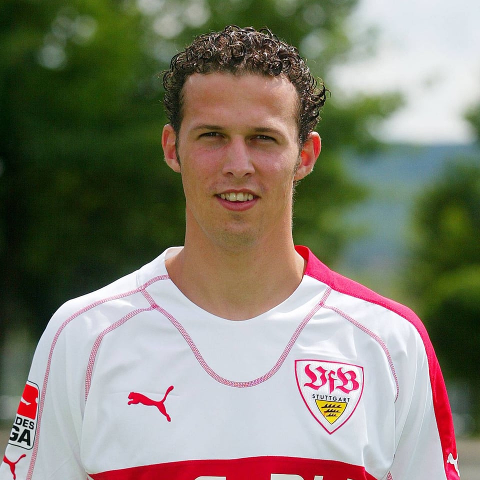 2004 wechselte Streller in die Bundesliga: Beim VfB Stuttgart konnte er sich, auch wegen Verletzungen, nur bedingt durchsetzen.