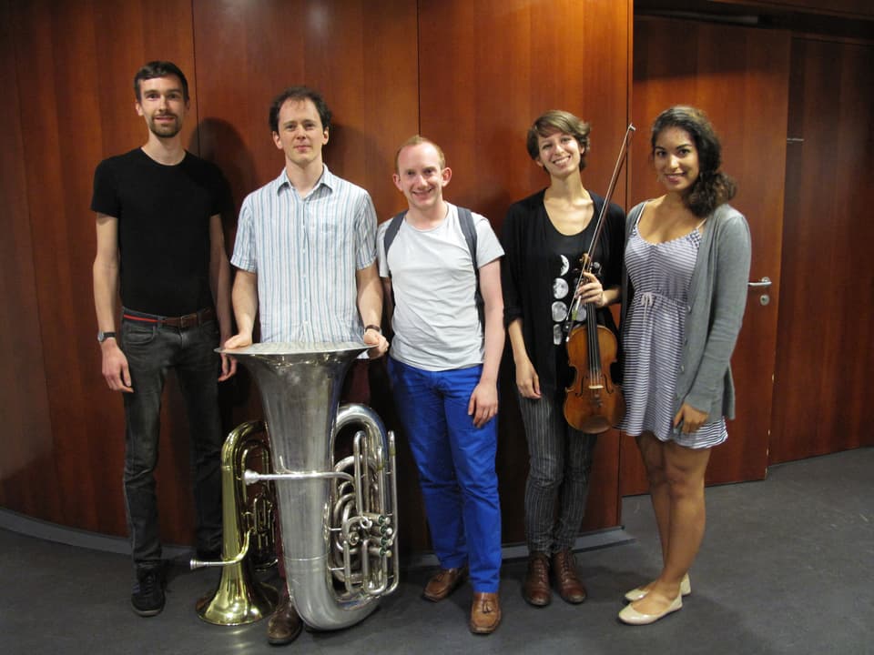 Fünf junge Musikerinnen und Musiker der Lucerne Festival Academy.