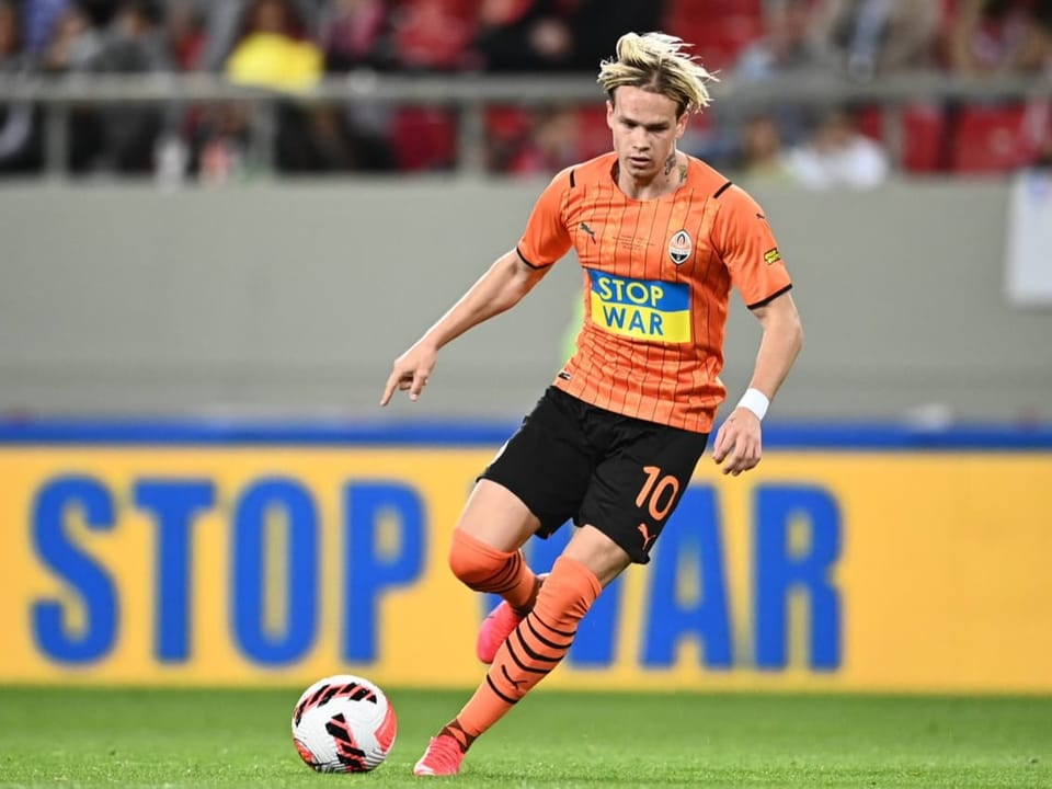 Gegen Belarussen spielt er vorerst nicht mehr Mykhailo Mudryk führt den Ball