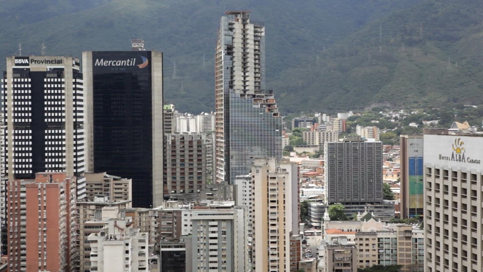Der Torre David mitten im Bankenviertel von Caracas.