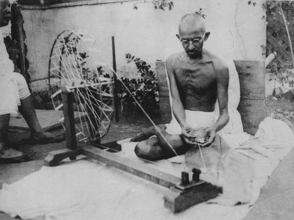 Das Charka-Spinnrad wurde durch den indischen Befreiungshelden Mahatma Gandhi weltbekannt.