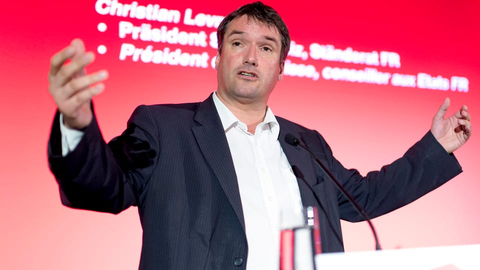 SP-Chef Levrat bei einer Rede