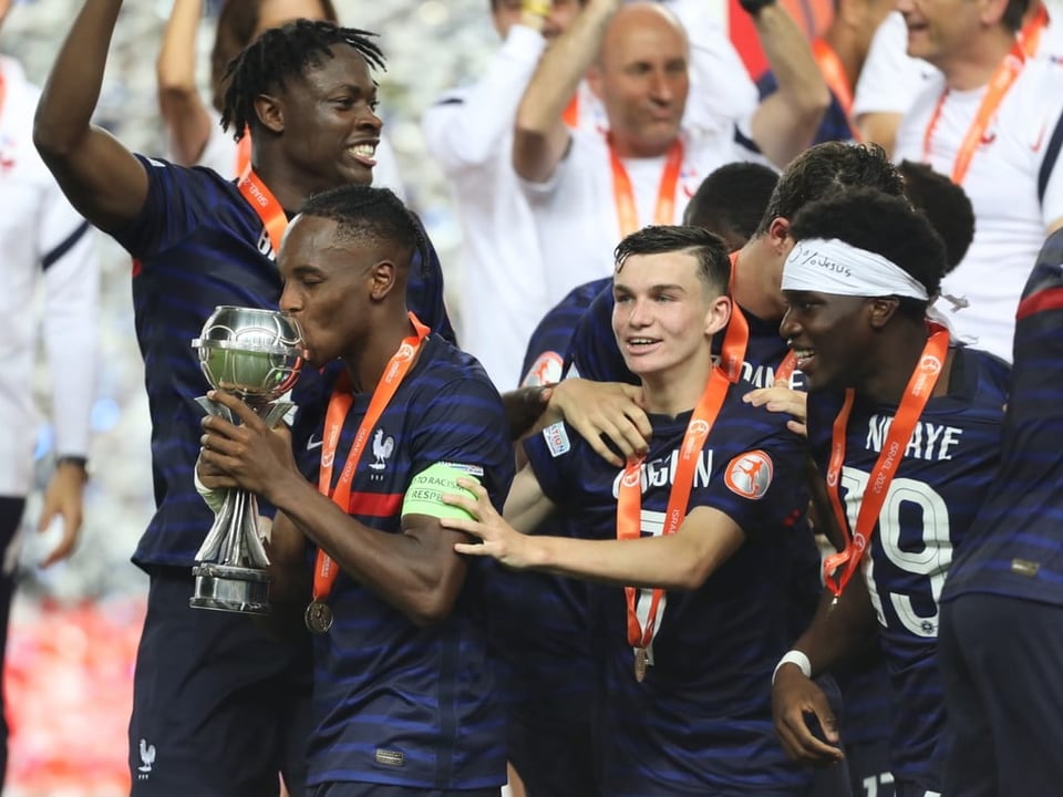 Erster grosser Triumph Mathys Tel führte Frankreichs U17 Anfang Juni als Captain zum EM-Titel.