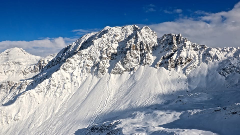 Fisch verschneite Berge im Kanton Graubünden