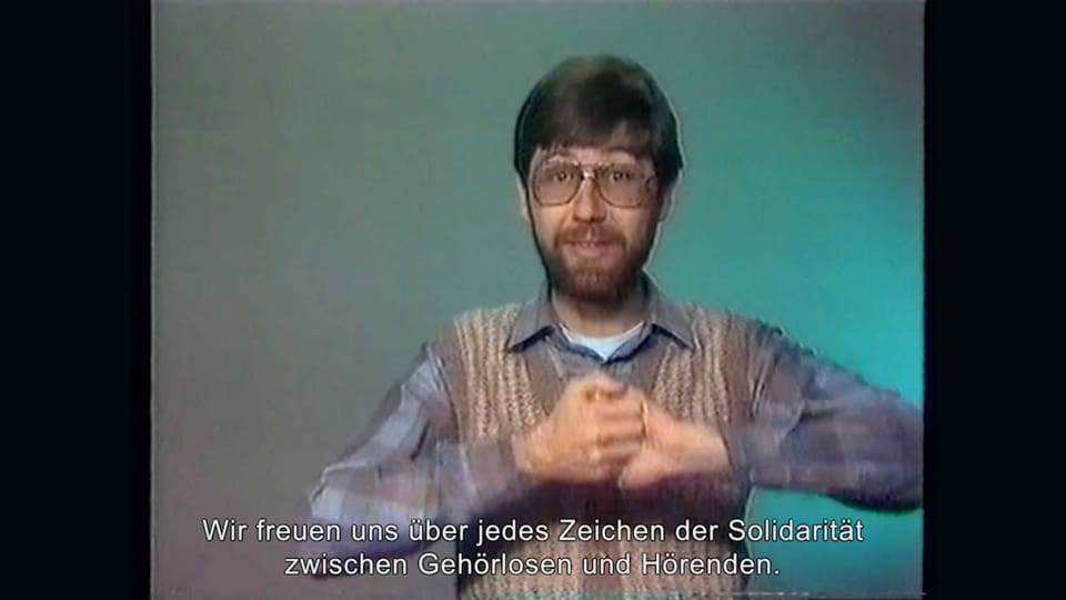 Markus Huser in einer Fernsehaufnahme mit Untertiteln