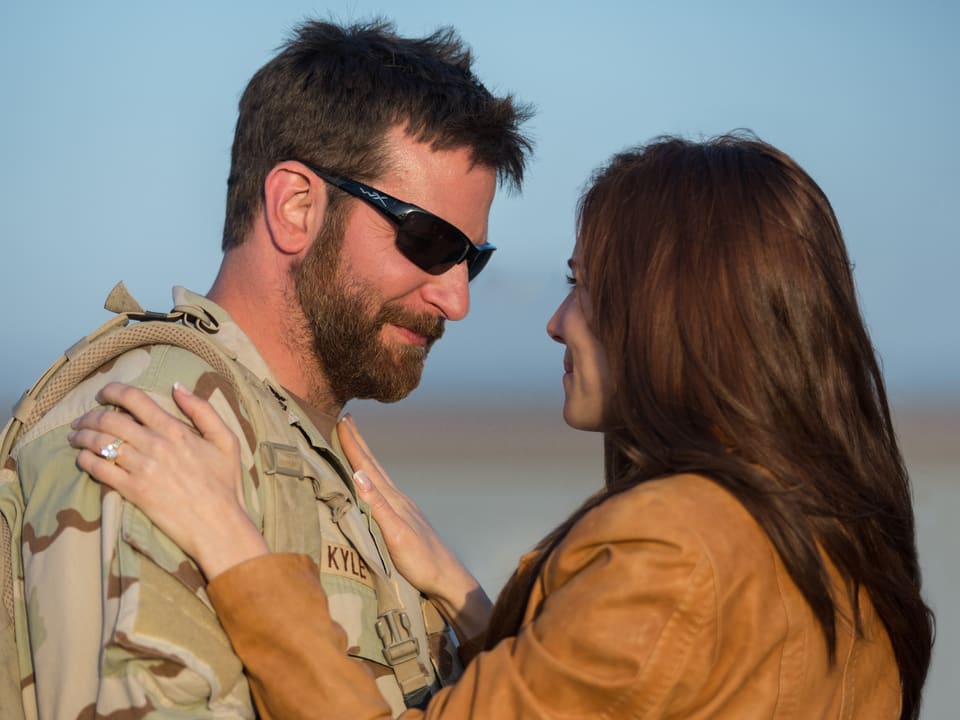 Bradley Cooper und Sienna Miller als Ehepaar Kyle in «American Sniper».