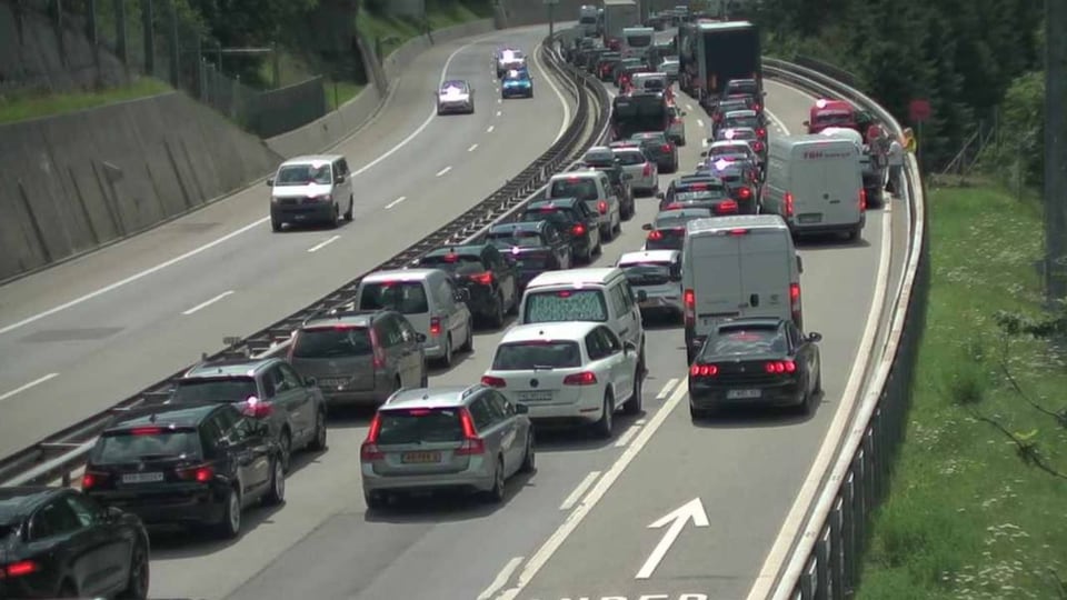 Stau vor Gotthardtunnel