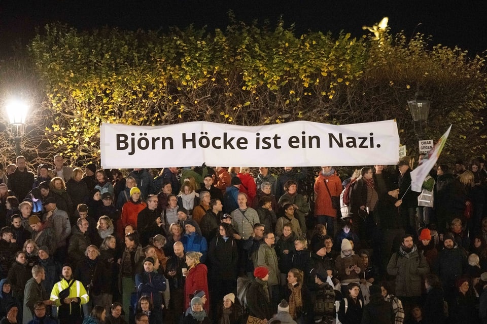 Deutschlands Bevölkerung geht auch gegen Björn Höcke auf die Strasse.