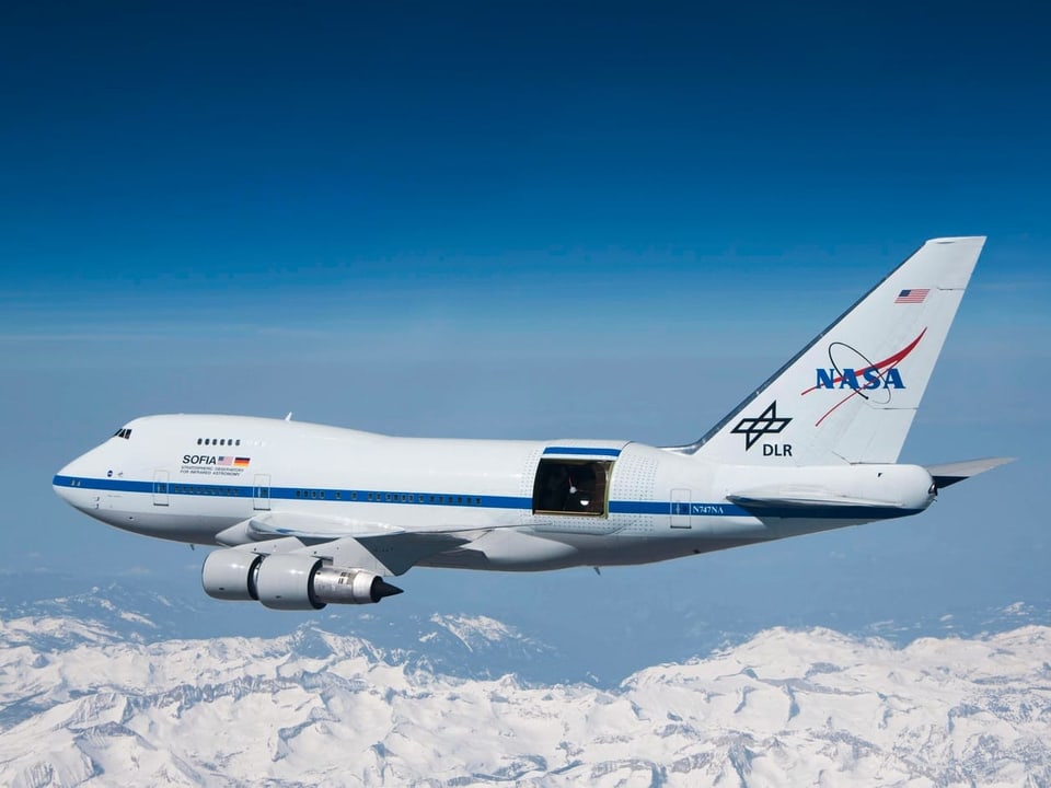 Eine 747 mit einem Teleskop. Sowas solls tatsächlich geben.