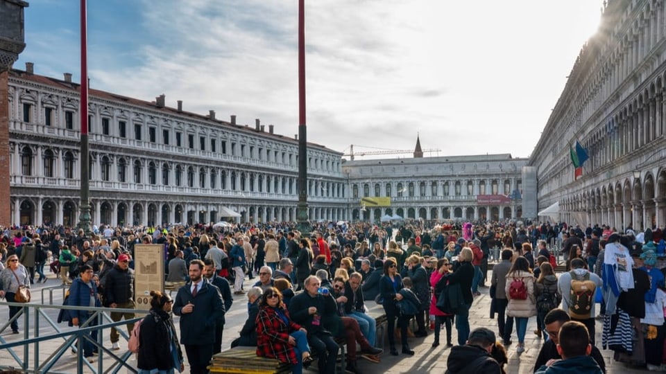 Menschenmassen auf dem Markusplatz