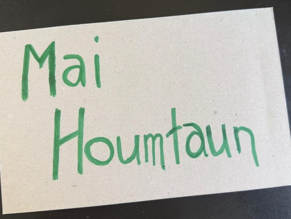 «My Hometown»-Plakat aber es steht «Mai Houmtaun». Ein Wortspiel zwischen der deutschen und englischen Sprache.