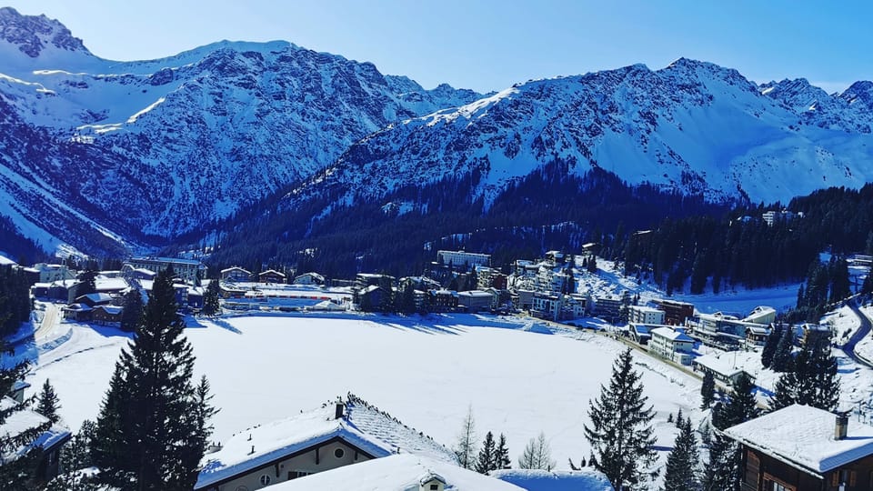 Blick auf den weissen Obersee in Arosa.