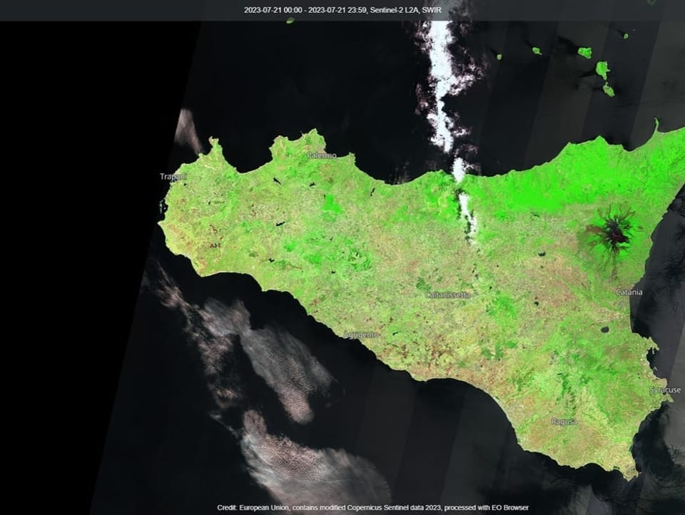 Satellitenbild von Sizilien vor dem Waldbrand