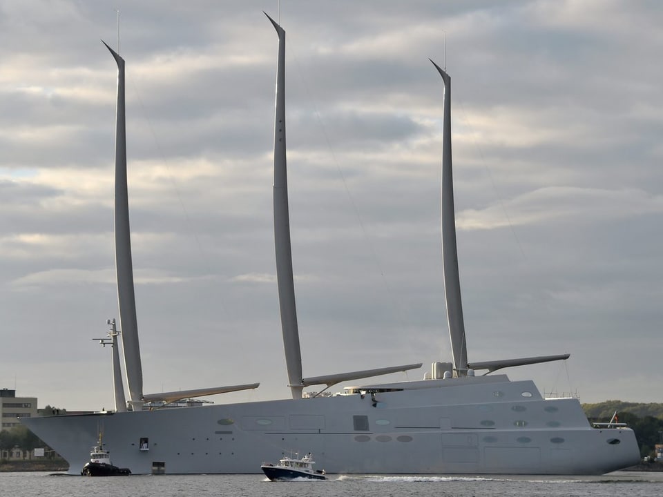 Grösstes Segelschiff der Welt mit einer Länge von 140 Metern. 
