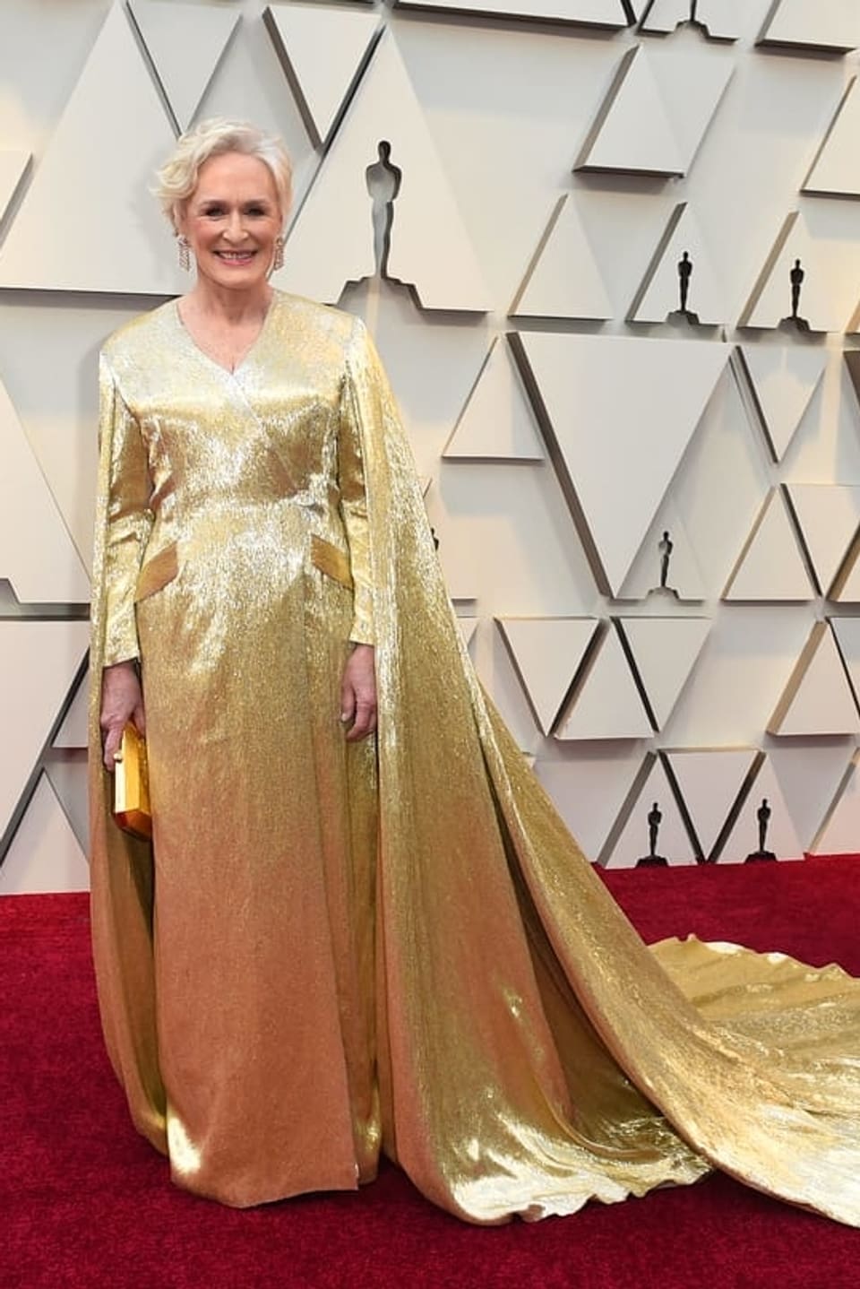 Glenn Close in einer goldenen Robe