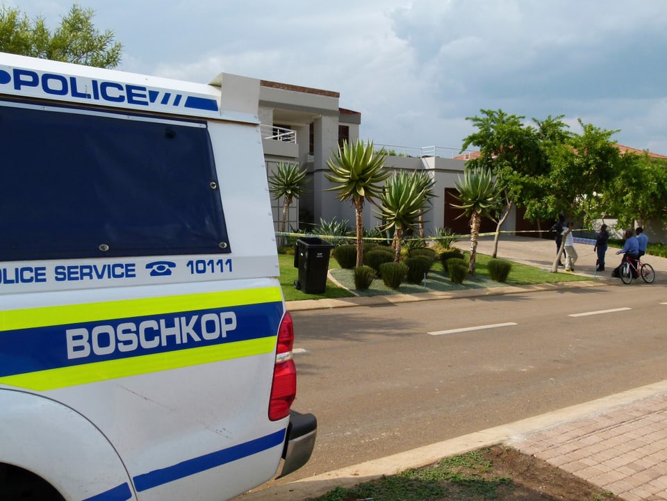 Polizeiauto vor dem Haus von Pistorius