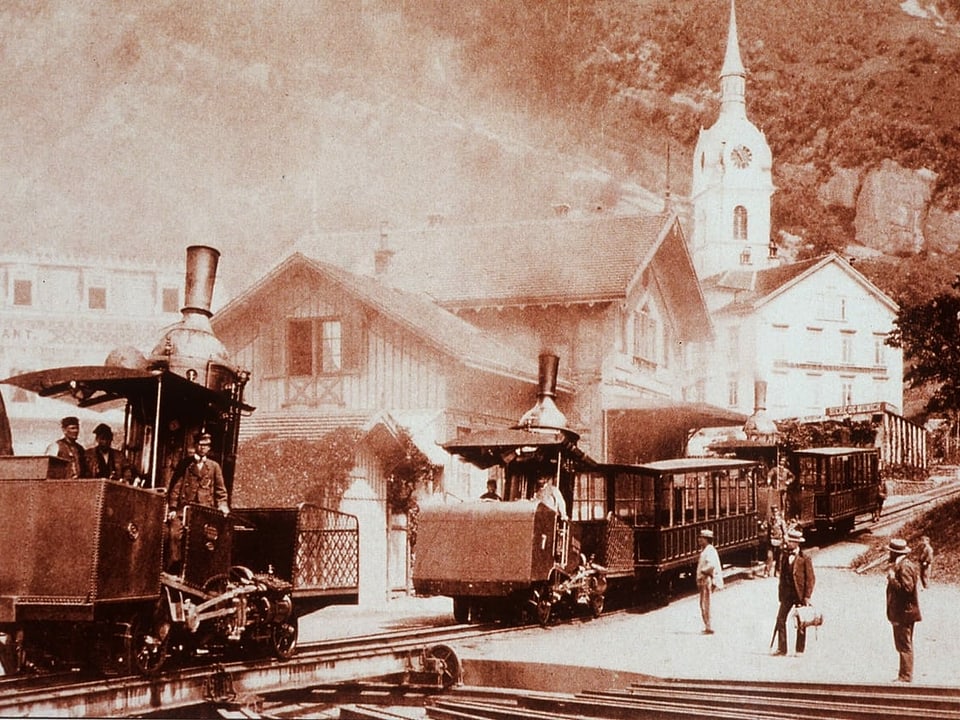 Alte Ansicht des Vitznauer Bahnhofs auf einer undatierten Autnahme.
